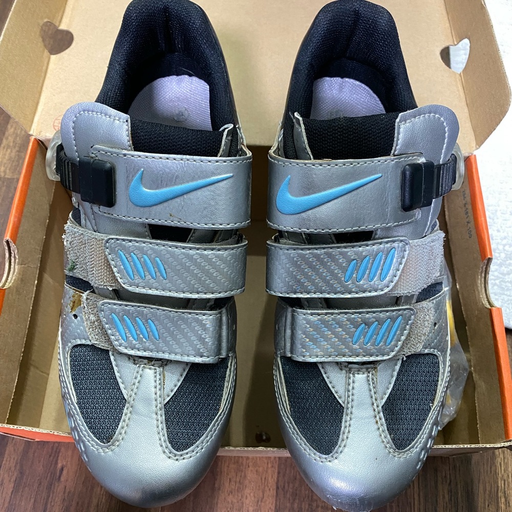 Women’s Nike Altea II Plus cycling shoes with spare replacement Shimano cleats
